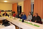 Schiedsrichterteam begr&uuml;&szlig;t (Foto: Karl-Heinz Herrmann)