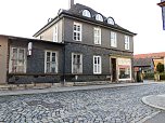 Kontraste in der Altstadt (Foto: Peter Blei)