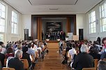 Bleiben sie sch&ouml;n akademisch (Foto: Angelo Glashagel)