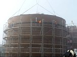 Der Deckel wird draufgesetzt (Foto: nnz)