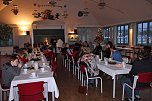 Weihnachtsmann kam mit Rentier (Foto: Karl-Heinz Herrmann) Weihnachtsmann kam mit Rentier (Foto: Karl-Heinz Herrmann)