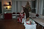 Weihnachtsmann kam mit Rentier (Foto: Karl-Heinz Herrmann) Weihnachtsmann kam mit Rentier (Foto: Karl-Heinz Herrmann)