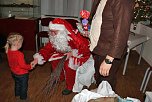 Weihnachtsmann kam mit Rentier (Foto: Karl-Heinz Herrmann) Weihnachtsmann kam mit Rentier (Foto: Karl-Heinz Herrmann)