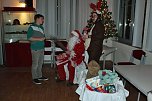 Weihnachtsmann kam mit Rentier (Foto: Karl-Heinz Herrmann) Weihnachtsmann kam mit Rentier (Foto: Karl-Heinz Herrmann)