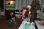 Weihnachtsmann kam mit Rentier (Foto: Karl-Heinz Herrmann) Weihnachtsmann kam mit Rentier (Foto: Karl-Heinz Herrmann)