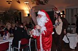 Weihnachtsmann kam mit Rentier (Foto: Karl-Heinz Herrmann) Weihnachtsmann kam mit Rentier (Foto: Karl-Heinz Herrmann)