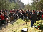 Wiedereinweihung einer Gedenktafel am ehemaligen Stollenbauprojekt B 3, 14. April 2015 (Foto: KZ-Gedenkst&auml;tte Mittelbau-Dora)
