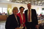 Wahlkampf f&uuml;r Matthias: Zugkr&auml;ftiges Trio, von links: Ex-Oberb&uuml;rgermeisterin Barbara Rinke, Heike Taubert, Matthias Jendricke. (Foto: Kurt Frank)