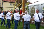 Traditionelles Maibaumsetzen in Obergebra (Foto: Michael Randel)