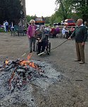 Feuer entfacht auf dem Schlossgel&auml;nde (Foto: AWO Wohnheim Bendeleben)