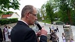 Fliederbaum an neuem Ort gepflanzt (Foto: Privat)