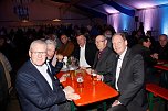 Gewichtiger Gast zum Oktoberfest im Autohaus Peter (Foto: AHP/Fischer) Gewichtiger Gast zum Oktoberfest im Autohaus Peter (Foto: AHP/Fischer)