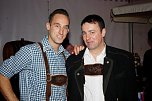 Gewichtiger Gast zum Oktoberfest im Autohaus Peter (Foto: AHP/Fischer) Gewichtiger Gast zum Oktoberfest im Autohaus Peter (Foto: AHP/Fischer)