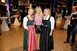 Gewichtiger Gast zum Oktoberfest im Autohaus Peter (Foto: AHP/Fischer) Gewichtiger Gast zum Oktoberfest im Autohaus Peter (Foto: AHP/Fischer)