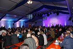 Gewichtiger Gast zum Oktoberfest im Autohaus Peter (Foto: AHP/Fischer) Gewichtiger Gast zum Oktoberfest im Autohaus Peter (Foto: AHP/Fischer)