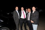 Gewichtiger Gast zum Oktoberfest im Autohaus Peter (Foto: AHP/Fischer) Gewichtiger Gast zum Oktoberfest im Autohaus Peter (Foto: AHP/Fischer)