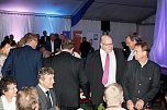 Gewichtiger Gast zum Oktoberfest im Autohaus Peter (Foto: AHP/Fischer) Gewichtiger Gast zum Oktoberfest im Autohaus Peter (Foto: AHP/Fischer)
