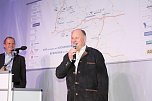 Gewichtiger Gast zum Oktoberfest im Autohaus Peter (Foto: AHP/Fischer) Gewichtiger Gast zum Oktoberfest im Autohaus Peter (Foto: AHP/Fischer)