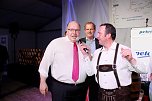 Gewichtiger Gast zum Oktoberfest im Autohaus Peter (Foto: AHP/Fischer) Gewichtiger Gast zum Oktoberfest im Autohaus Peter (Foto: AHP/Fischer)