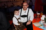 Gewichtiger Gast zum Oktoberfest im Autohaus Peter (Foto: AHP/Fischer) Gewichtiger Gast zum Oktoberfest im Autohaus Peter (Foto: AHP/Fischer)