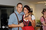 Gewichtiger Gast zum Oktoberfest im Autohaus Peter (Foto: AHP/Fischer) Gewichtiger Gast zum Oktoberfest im Autohaus Peter (Foto: AHP/Fischer)