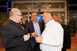Gewichtiger Gast zum Oktoberfest im Autohaus Peter (Foto: AHP/Fischer) Gewichtiger Gast zum Oktoberfest im Autohaus Peter (Foto: AHP/Fischer)