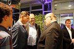 Gewichtiger Gast zum Oktoberfest im Autohaus Peter (Foto: AHP/Fischer) Gewichtiger Gast zum Oktoberfest im Autohaus Peter (Foto: AHP/Fischer)