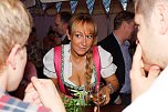 Gewichtiger Gast zum Oktoberfest im Autohaus Peter (Foto: AHP/Fischer) Gewichtiger Gast zum Oktoberfest im Autohaus Peter (Foto: AHP/Fischer)