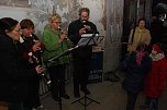 Die Fl&ouml;tengruppe erfreute im Foyer mit geistlichen Liedern. Sie hatte Zuh&ouml;rer jeden Alters. (Foto: Jochen Miche)