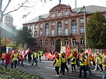 Demonstranten machten Druck (Foto: Harald Buntfu&szlig;)