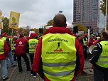 Demonstranten machten Druck (Foto: Harald Buntfu&szlig;)