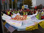 Demonstranten machten Druck (Foto: Harald Buntfu&szlig;)