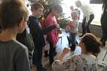 Weihnachtsbaumschm&uuml;cken im Service Center der EVN (Foto: Angelo Glashagel)