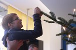 Weihnachtsbaumschm&uuml;cken im Service Center der EVN (Foto: Angelo Glashagel)