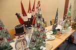 Vom Advenstkranz bis zum selbstgebackenen Pl&auml;tzchen konnte man auf dem Weihnachtsbasar der Nordh&auml;user Petersbergschule viel entdecken und naschen (Foto: Angelo Glashagel)