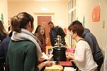 Vom Advenstkranz bis zum selbstgebackenen Pl&auml;tzchen konnte man auf dem Weihnachtsbasar der Nordh&auml;user Petersbergschule viel entdecken und naschen (Foto: Angelo Glashagel)