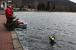 Weihnachtstauchen am Bebraer Teich (Foto: Karl-Heinz Herrmann) Weihnachtstauchen am Bebraer Teich (Foto: Karl-Heinz Herrmann)
