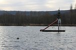 Weihnachtstauchen am Bebraer Teich (Foto: Karl-Heinz Herrmann) Weihnachtstauchen am Bebraer Teich (Foto: Karl-Heinz Herrmann)