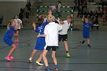In der Nordh&auml;user Wiedigsburghalle trafen sich am Sonntag die im Schulprojekt Kinder von der Stra&szlig;e � Kommt wir spielen Handball aktiven M&auml;dchen und Jungen der 3. und 4. Grundschulklassen zum ersten Miniturnier im neuen Trainingsjahr. (Foto: Uwe Tittel)
