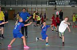 In der Nordh&auml;user Wiedigsburghalle trafen sich am Sonntag die im Schulprojekt Kinder von der Stra&szlig;e � Kommt wir spielen Handball aktiven M&auml;dchen und Jungen der 3. und 4. Grundschulklassen zum ersten Miniturnier im neuen Trainingsjahr. (Foto: Uwe Tittel)