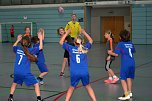 In der Nordh&auml;user Wiedigsburghalle trafen sich am Sonntag die im Schulprojekt Kinder von der Stra&szlig;e � Kommt wir spielen Handball aktiven M&auml;dchen und Jungen der 3. und 4. Grundschulklassen zum ersten Miniturnier im neuen Trainingsjahr. (Foto: Uwe Tittel)