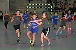 In der Nordh&auml;user Wiedigsburghalle trafen sich am Sonntag die im Schulprojekt Kinder von der Stra&szlig;e � Kommt wir spielen Handball aktiven M&auml;dchen und Jungen der 3. und 4. Grundschulklassen zum ersten Miniturnier im neuen Trainingsjahr. (Foto: Uwe Tittel)