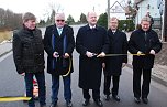 Geschafft: Das Band in den Farben des Landes Sachsen-Anhalt ist durchtrennt. (Foto: Jochen Miche)