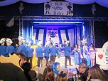 Narrenvolk feiert in Bebra (Foto: Karnevalslverein Blau-Weiss)