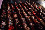 Blick in den gro&szlig;en Saal des Eisleber Theaters beim Faschingskonzert der Staatskapelle Halle. Am Rosenmontag gibt das Ensemble &uuml;brigens ein Faschingskonzert in der Oper Halle. Kartennachfragen unter Tel. 0345/5110777. (Foto: Jochen Miche)