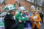 N&auml;rrinnen und Narren trotzen Wetter (1) (Foto: Karl-Heinz Herrmann)