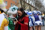 N&auml;rrinnen und Narren trotzen Wetter (1) (Foto: Karl-Heinz Herrmann)
