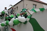 N&auml;rrinnen und Narren trotzen Wetter (1) (Foto: Karl-Heinz Herrmann)