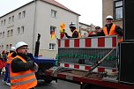 N&auml;rrinnen und Narren trotzen Wetter (1) (Foto: Karl-Heinz Herrmann)