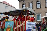 N&auml;rrinnen und Narren trotzen Wetter (1) (Foto: Karl-Heinz Herrmann)